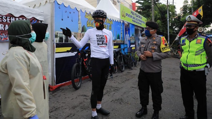 Gubernur Jawa Tengah Ganjar Pranowo mengecek PKM di Kota Semarang, Rabu (29/4/2020).