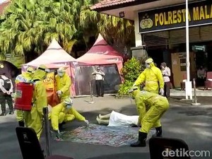 Enam Polisi di Malang Jadi Relawan Pemulasaraan Jenazah Pasien Corona