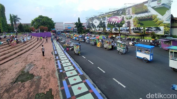 Pedagang takjil di Alun-alun Ciamis