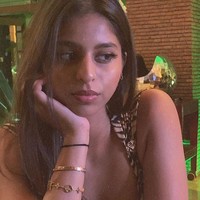 Suhana Khan sendiri merupakan anak kedua dari Shah Rukh Khan dan istrinya, Gauri Khan. Usia Suhana pun masih muda, ia kini menginjak usia 19 tahun. Foto: Instagram @suhanakhan2