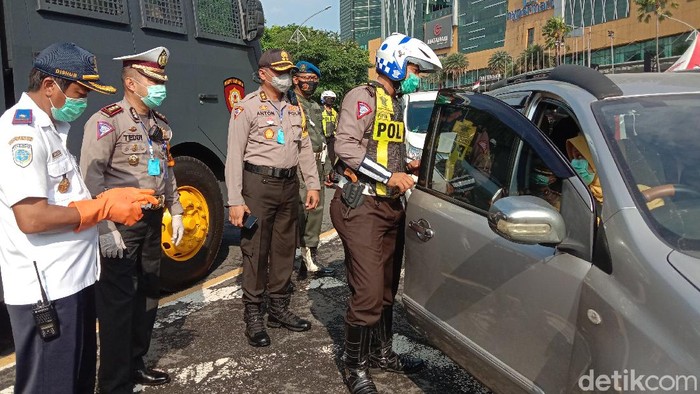 Pengendara Tidak Membawa Surat Keterangan Masih Diperbolehkan Masuk Surabaya