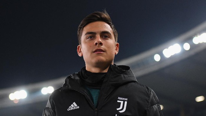 Dybala VERONA, ITALY - FEBRUARY 08: Paulo Dybala of Juventus looks on during the Serie A match between Hellas Verona and Juventus at Stadio Marcantonio Bentegodi on February 8, 2020 in Verona, Italy. (Photo by Alessandro Sabattini/Getty Images)