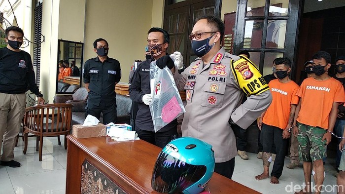 Pria Bermasker Aniaya 2 Wanita Lansia