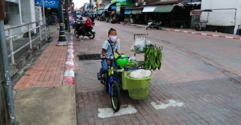 Bocah 10 tahun jual sayur keliling