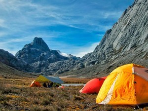 Inilah Tokoh Kunci Pendakian Pertama Menggapai Puncak Jaya