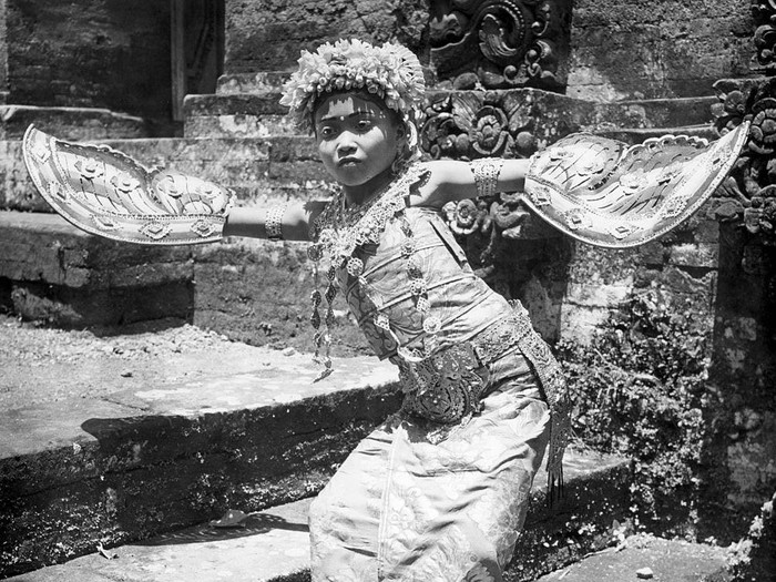 Potret Masyarakat Bali Tempo Dulu Kehidapan masyarakat akan berubah dari waktu ke waktu. Di Bali misalnya, kehidupan pada periode 1950-1955 juga berbeda dengan saat ini. Berikut potretnya