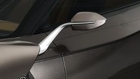 Satu kelebihan lain yang coba ditawarkan dari konsep Sportcar Yamaha ini adalah bobotnya yang ringan masuk ke kelas lightweight. Hal itu berkat seluruh strukturnya yang dibuat dengan variasi carbon fiber dari layout iStream, bahkan untuk bobot totalnya saja kurang dari 750 kilogram. Foto: Yamaha