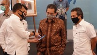 Selama ini, pemerintah telah melakukan berbagai upaya untuk menurunkan harga gula, seperti melalui penugasan kepada perusahaan gula dalam negeri untuk melakukan penambahan pasokan, baik penugasan impor gula mentah yang diolah menjadi gula konsumsi, impor gula konsumsi langsung, maupun pengadaan gula dari pabrik dalam negeri. Kepada para produsen, terutama yang mendapatkan penugasan pemerintah, tidak memanfaatkan kondisi pandemi COVID-19 ini untuk mendapatkan keuntungan pribadi. 