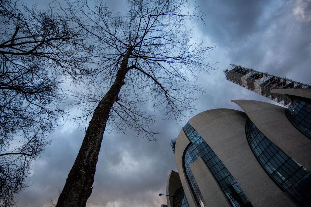 Sebuah masjid unik bernama Cologne Central Mosque berdiri di Cologne, Jerman. Mengambil gaya Turki, masjid dirancang dengan arsitektur Ottoman.