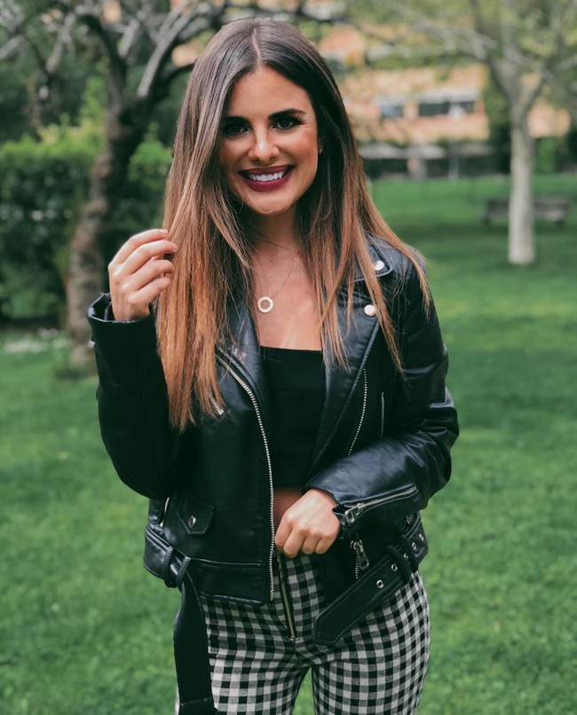 Alexia menunjukkan bakat akting humornya di video tersebut. Video Jorge Cremades sering menuai kritik karena kerap membagikan konten bernada homofobik.  Foto: dok. Instagram