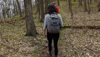 Kyla selalu bertanya mengapa Ian menyukainya. Ian benar-benar hanya menepis pertanyaan-pertanyaan itu karena ia tidak tahu bagaimana mengatakannya. Jadi Ian memutuskan untuk memberi tahu Kyla dengan kartu-kartu catatan di belakangnya.