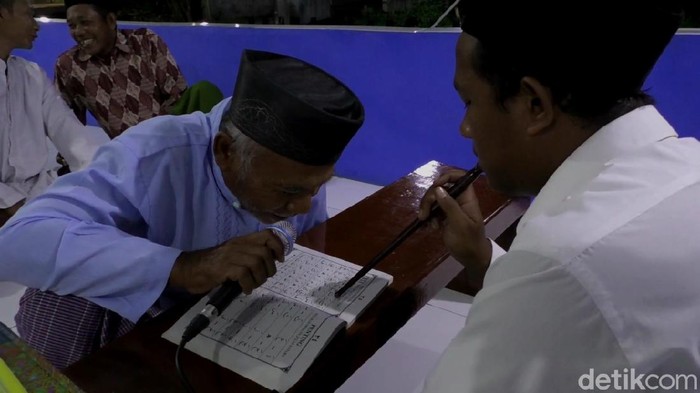 Lansia belajar mengaji selama Ramadhan di Pekalongan