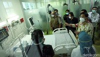 CT Corp memberikan bantuan peralatan medis ke RSCM, Jakarta Pusat. Bantuan ini merupakan bantuan yang diberikan bersama Bank Mega didukung Astra dan Indofood.