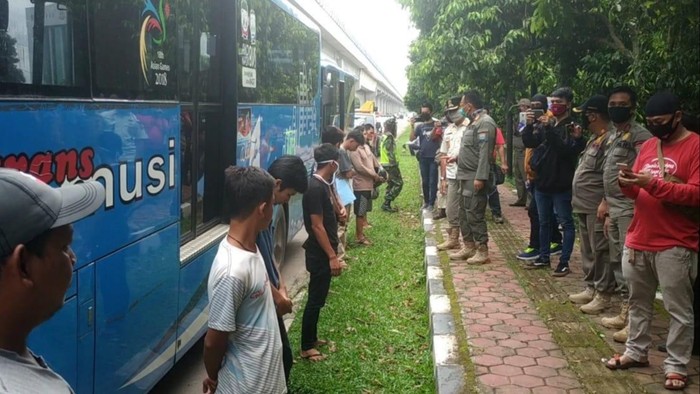 Warga kedapatan tak pakai masker di Palembang bakal dikarantina (Raja Adil-detikcom)
