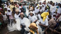 Terakhir adalah negara Ghana.  Penyebaran agama Islam di Ghana bermula saat pedagang Muslim pada abad ke-16 masuk dari Afrika Barat. Meskipun awalnya pedagang dari Eropa juga menyebarakan agama Nasrani di Ghana. Cristina Aldehuela/AFP via Getty Images.