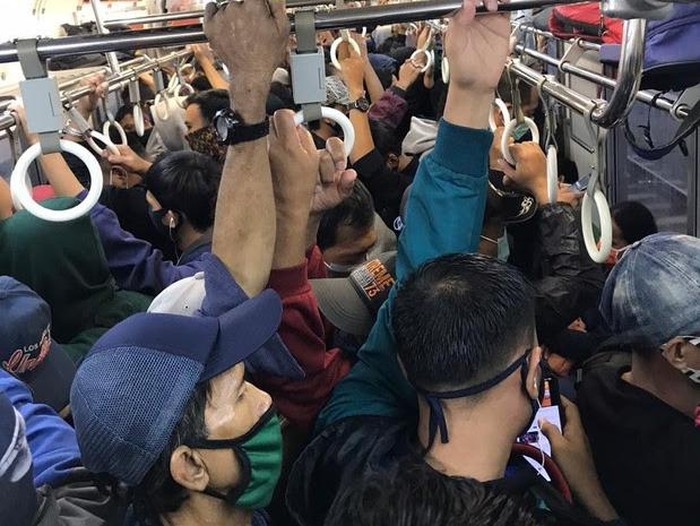 KRL penuh sesak