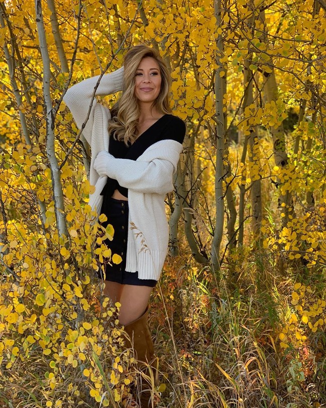 Meski kini lebih sering memakai APD daripada kostum cheerleader, Gabriela tentu berniat untuk kembali menari di pertandingan football. Berbicara mengenai cheerleader, ternyata cheerleader Denver Broncos itu juga menggunakan pengalaman yang didapatkan ketika menari ketika bekerja sebagai perawat. Foto: Instagram @gabriela_maria_123