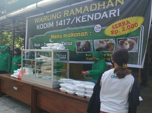 Kodim 1417 Kendari Dirikan Warung Ramadhan Serba Rp 2 Ribu