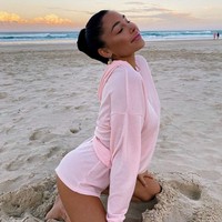 Model berusia 22 tahun ini dihujat dan dituduh memiliki implan bokong untuk meningkatkan lekuk tubuhnya. London pun membalas komentar jahat tersebut dan mengungkapkan jika penampilannya asli. Foto: Instagram