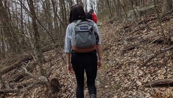 Kyla yang mendengarnya menjadi sedih karena tidak bisa mendapatkan momen kejutan tersebut. Karena itu Ian mengatakan kepadanya bahwa ia akan membuatnya mendesain cincinnya sendiri. 