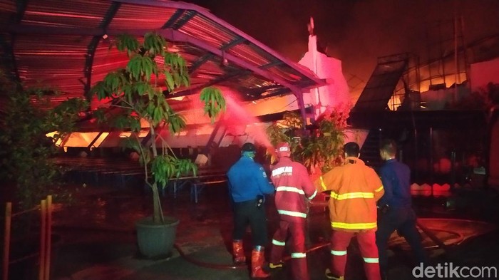Pabrik boneka hangus terbakar di Cianjur