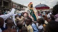 Dari data Pemerintah Ghana dan CIA Worldfact, umat Muslim di Ghana saat ini mencakup 16 persen jumlah penduduk yang sebanyak 20 juta jiwa. Adapun Nasrani 63 persen dan animisme sekitar 21 persen.  Cristina Aldehuela/AFP via Getty Images.