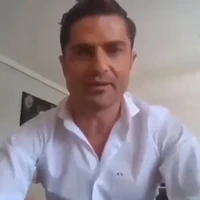 Inilah Alexia Rivas yang saat ini menjadi buah bibir di Spanyol, bahkan seluruh dunia. Namanya jadi sensasi setelah tidak sengaja tertangkap kamera tanpa busana saat ada di video presenter berita Spanyol Alfonso Merlos. Alfonso saat itu tengah melakukan wawancara virtual.  Foto: dok. Youtube