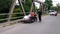 Beberapa warga yang telah mendapatkan nasi untuk berbuka puasa itu yakni di kawasan Kayu Gadang dan Pasar Ambacang di Kecamatan Kuranji. Kemudian, warga di kawasan Jl Veteran, Purus dan Olo Ladang di Kecamatan Padang Barat. Warga yang berada di kawasan Taratak Paneh, Kampung Kalawi dan Kampung Jambak di kecamatan Kuranji. Lalu, Kelurahan Alai di Padang Barat. Juga warga di kawasan Jati di kecamatan Padang Timur serta Aie Pacah dan Tabek Batu di kecamatan Koto Tangah. Foto: dok. PDIP