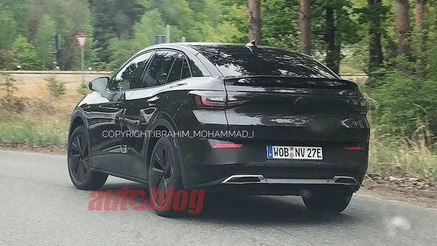 Volkswagen ID.4 muncul ke permukaan tengah diuji jalan.