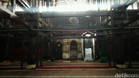 Sunan Gunung Jati membangun Masjid Agung Sang Cipta Rasa sebagai hadiah kepada istrinya. Sebelum bernama Masjid Agung Sang Cipta Rasa, masjid ini bernama Masjid Pakung Wati.