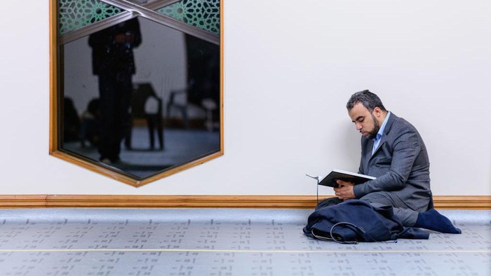 Saat bulan Ramadhan, seorang muslim  yang melakukan ibadah akan mendapatkan pahala berlipat ganda. Salah satunya dengan membaca kitab suci Al Quran.