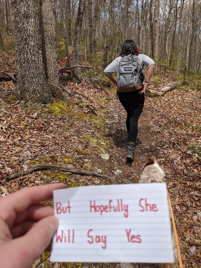 Pria asal Carolina Utara memutuskan untuk melamar kekasihnya dengan cara yang tidak akan mereka lupakan seumur hidup. Berikut kisahnya.