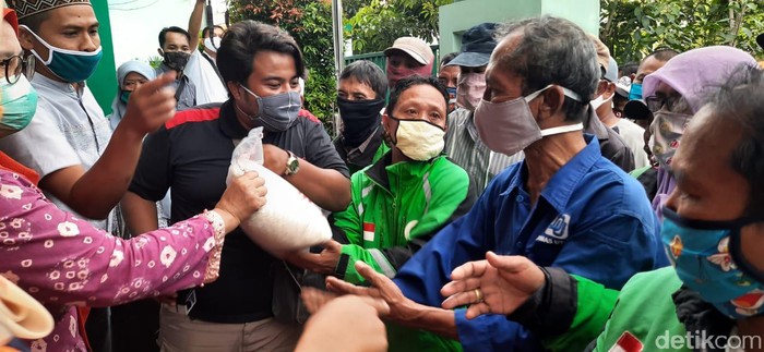 pembagian sembako untuk muslimat ricuh