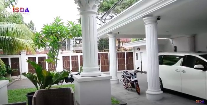 Rumah Mewah Iis Dahlia