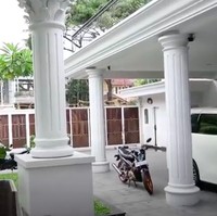 Rumah tersebut diketahui baru ditempati setahun oleh keluarga Iis Dahlia. Aku kan baru utang rumah satu tahun, tagihan aku perbulan Rp 250 juta. Kalau aku nganggur empat bulan aja udah Rp 1 miliar aku harus bayar ke bank, kata Iis Dahlia seperti dikutip dari detikHot soal dampak COVID-19 terhadap pekerjaannya. (Foto: YouTube/IsdaFamily)