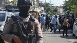 Densus 88 Geledah Gudang Ekspedisi di Surabaya