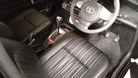 Interior masih menggunakan Toyota Ayla, speedometer pun menyesuaikan permintaan konsumen. Foto: Cornerstone Body Works