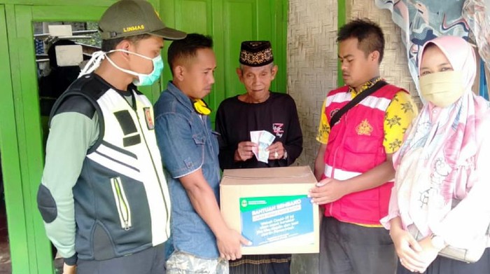 Penyaluran bantuan di Kabupaten Sukabumi