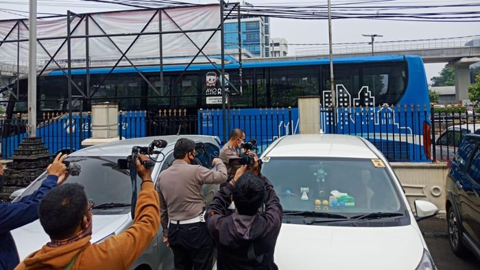 Polisi amankan 2 sopir travel yang angkut pemudik