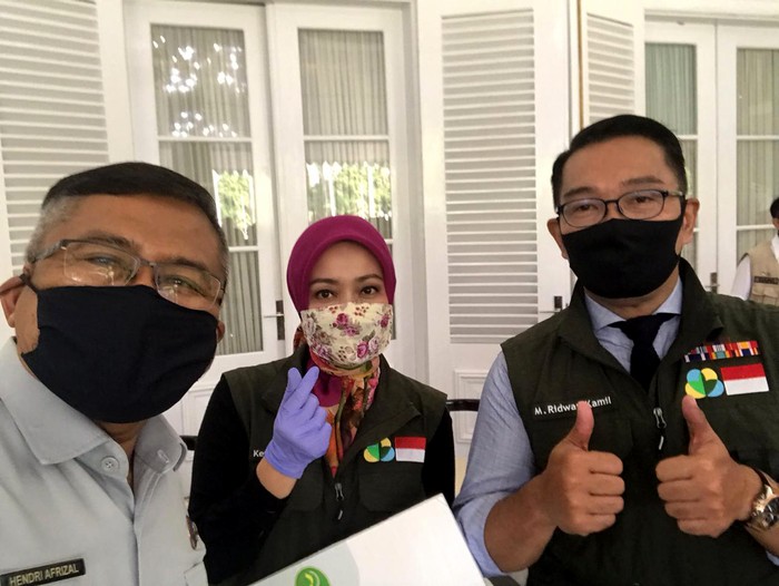 Satgas COVID-19 Jabar Terima Bantuan APD Bantuan Alat Perlindungan Diri (APD) untuk tenaga medis terus mengalir melalui Satgas COVID-19 Jabar dari berbagai BUMN yang ada di wilayah Jawa Barat. Kali ini giliran Jasa Raharja yang memberikan.