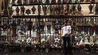 Fanoos yang berwarna-warni itu tak cuma indah, fanoos juga ternyata menyimpan sejarah yang menarik. Mohamed El Shahed/AFP via Getty Images.
