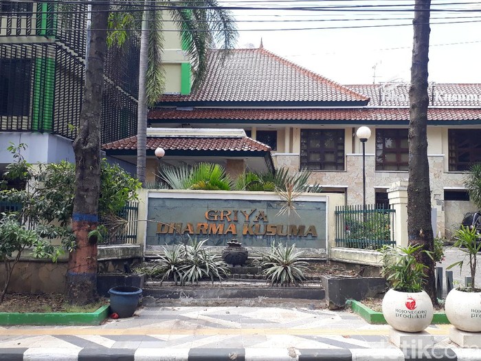 Empat kepala dinas dan dua staf di Bojonegoro diisolasi karena hasil rapid tesnya reaktif. Kondisi mereka tanpa gejala.