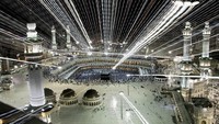 Kepala Presidensi Umum untuk Urusan Masjidil Haram dan Masjid Nabawi, Syekh Abdul Rahman Al-Sudais mengatakan akan kembali membuka dua Masjid Suci untuk tawaf, sai, salat di Al Rawdah Sharif, dan berziarah ke makam Nabi Muhammad SAW. Getty Images/Abid Katib