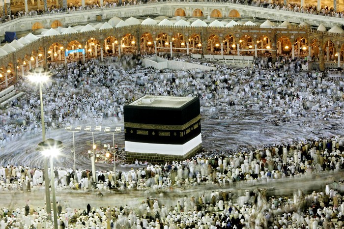 Sempat Ditutup, Masjidil Haram dan Masjid Nabawi Segera Dibuka Kembali Dua masjid suci umat Islam, Masjidil Haram dan Masjid Nabawi akan segera dibuka kembali di tengah pandemi Corona. Hal ini tentu menjadi kabar gembira bagi umat islam di seluruh dunia.