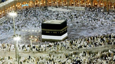 9 Amalan yang Pahalanya Setara Haji dan Umrah, Apa Saja?
