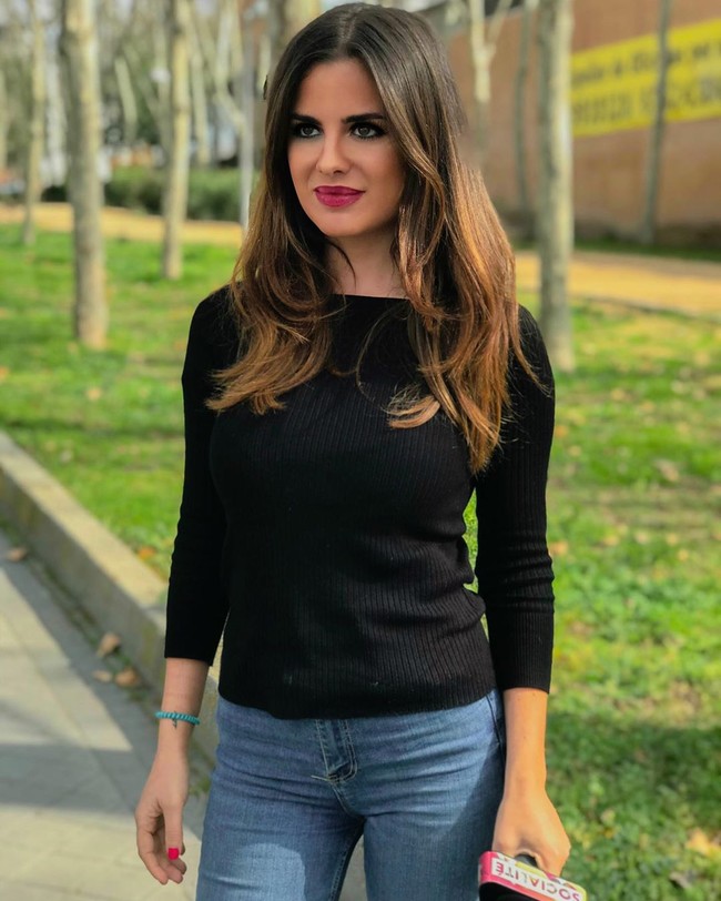 Alexia aktif sebagai jurnalis sejak 2014. Ia pun kerap tampil ampil di video opera sabun milik Youtuber Jorge Cremades. Foto: dok. Instagram