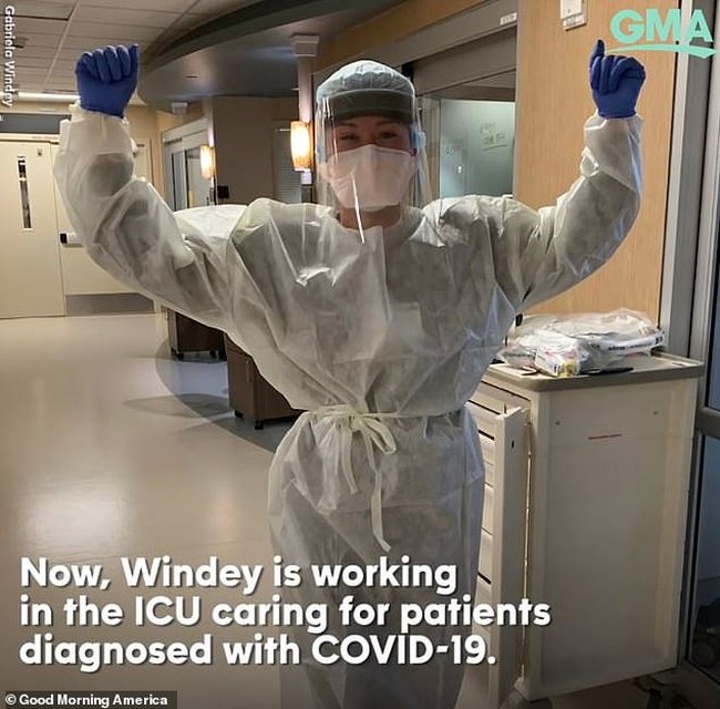 Tiga hari dalam seminggu, Gabriela bekerja di rumah sakit. Meninggalkan kostum cheerleader yang seksi, Gabriela kini lebih sering memakai APD untuk merawat para pasien yang terinfeksi Corona. Foto: Instagram @gabriela_maria_123