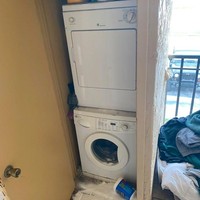 Bubuk deterjen jatuh saat kamu mau menuangkannya ke mesin cuci. Rasanya nyesek banget ya, deterjen yang harusya bisa untuk seminggu jadi langsung habis. Ditambah lagi kamu harus kerja ekstra buat ngebersihin tumpahannya. Foto: dok. Reddit @djames1236