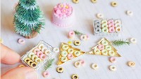 Donat-donat yang manis dan mungil ini juga dibuat oleh Mio Meet. Gemas sekali ukurannya hanya seujung kuku. Foto: Instagram @mio_meet