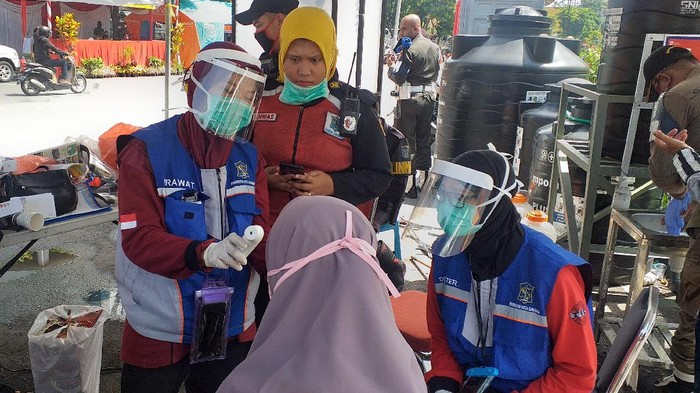 Perempuan Bersuhu Badan 38,1 Derajat Terpantau di Check Poin Bundaran Waru